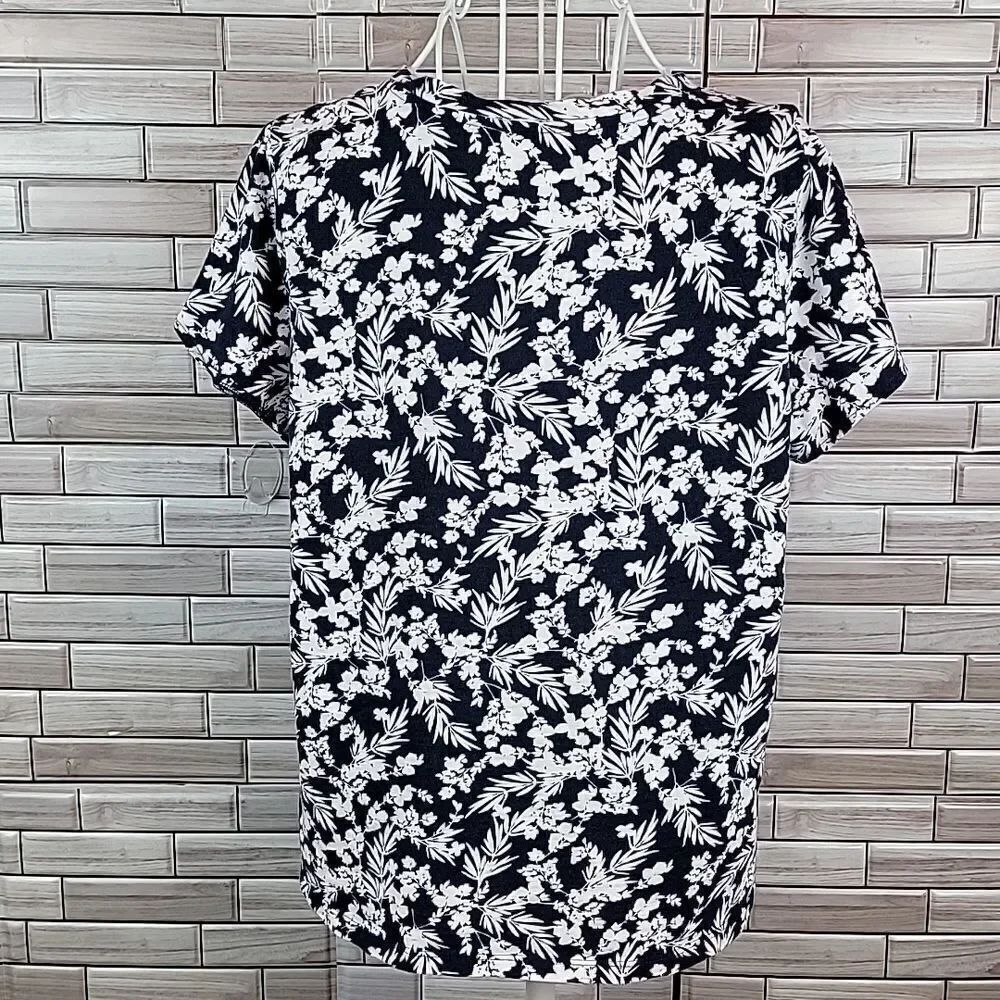 Liz Claiborne floral Print t-shirt - Navy & White Womens Size L - Picture 7 of 11